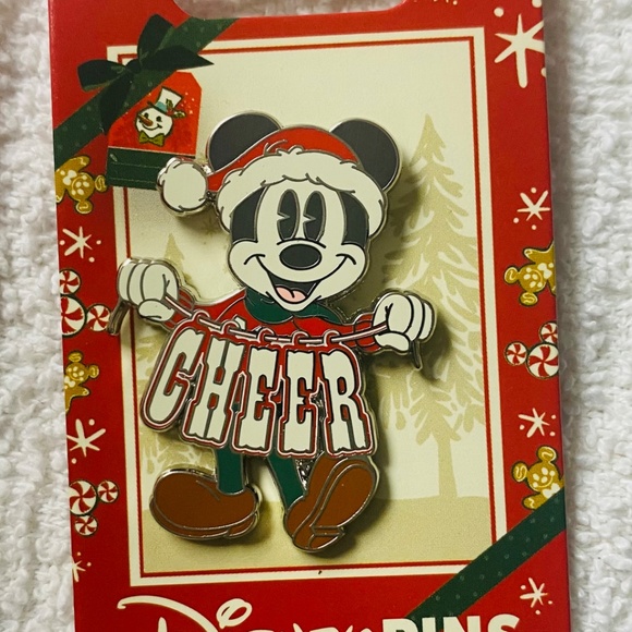 Disney Parks DVC Lot of 2 Mickey Christmas Pins Yuletide Holiday Cheer NWT - Picture 4 of 7
